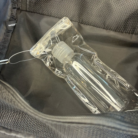 PENGUIN Hanging Toiletry Travel Bag Black Leather w/ Travel Bottle Full Zip NWOT - Picture 8 of 12